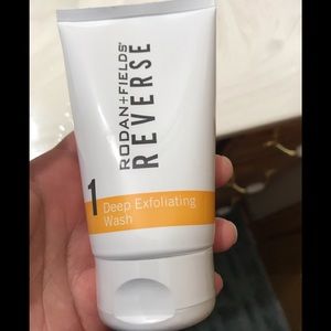 New Rodan & Fields Reverse Exfoliationg wash